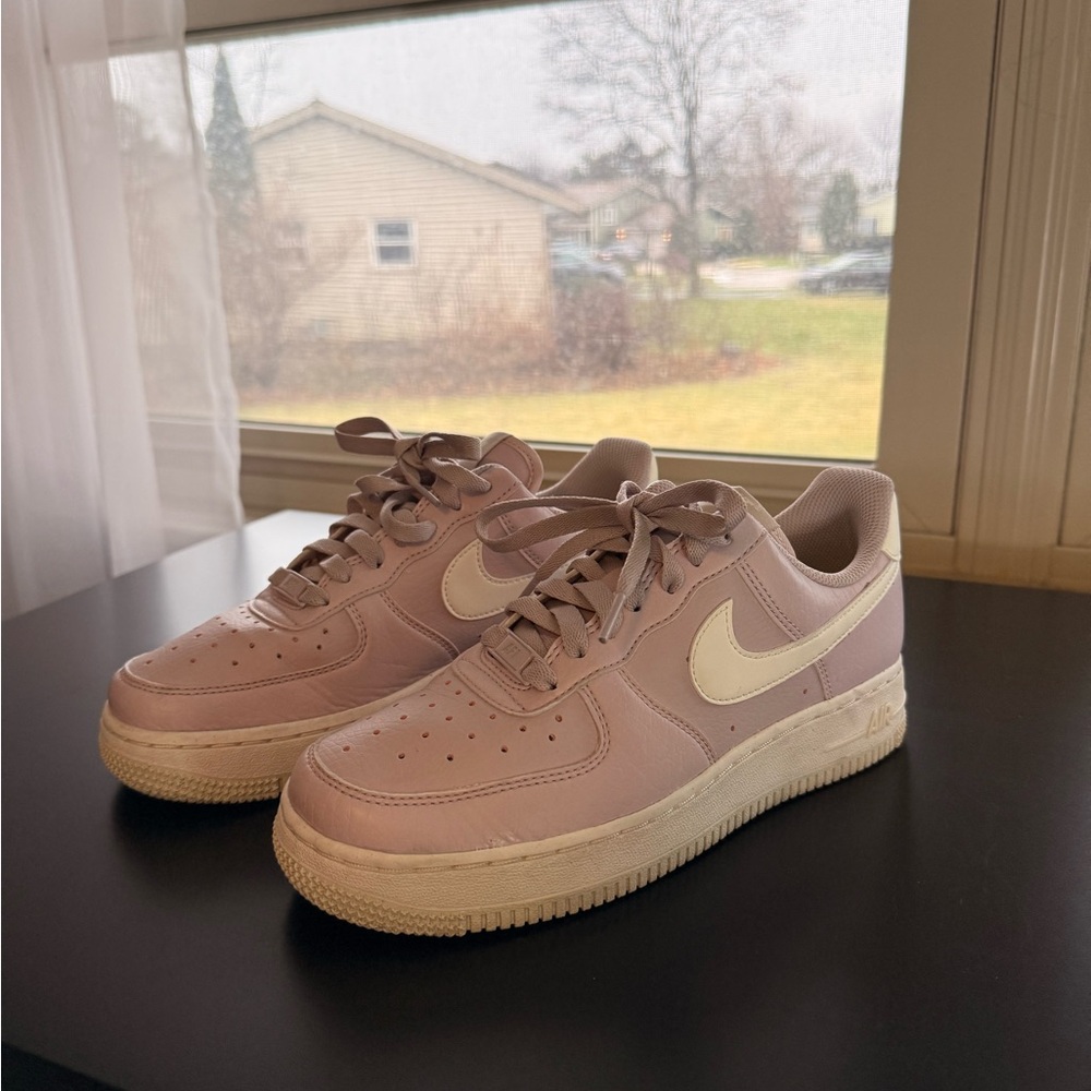 Nike Women’s Lavender Air Force 1 Low